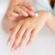 Imagen para el artículo titulado Una mujer entra en estado comatoso tras intoxicarse con una crema antiarrugas contaminada